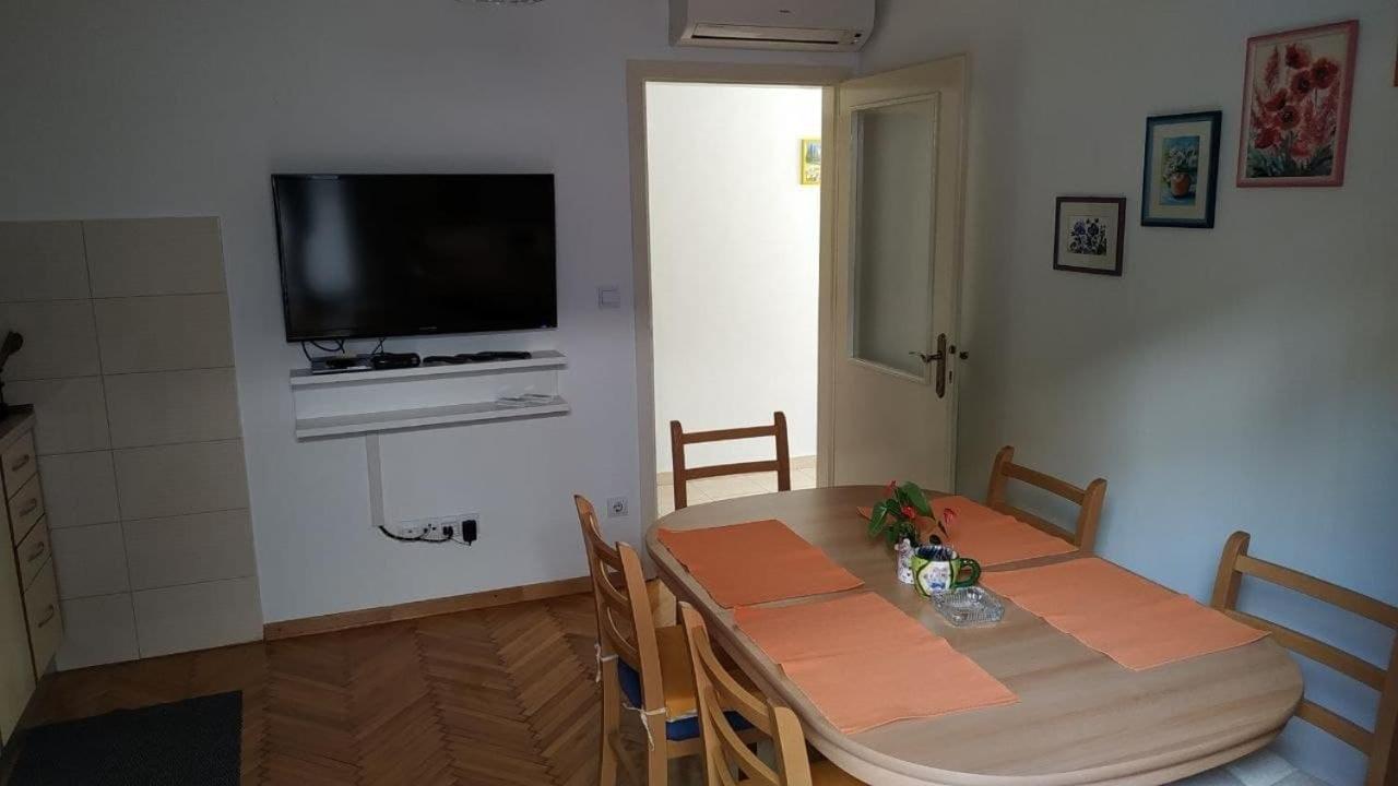 Apartment Kate Оміш Екстер'єр фото