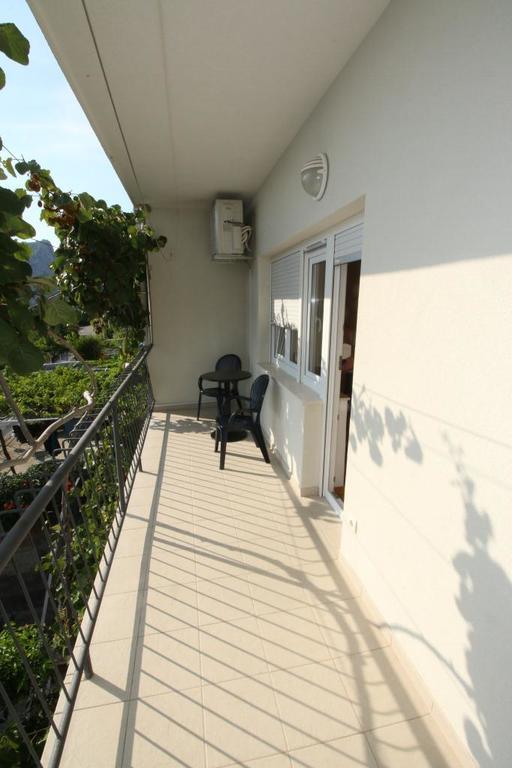 Apartment Kate Оміш Екстер'єр фото