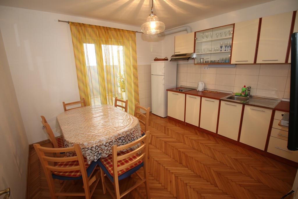 Apartment Kate Оміш Екстер'єр фото